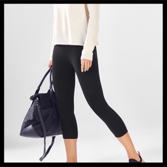 Fabletics Lima Capri Black Compression Pants XS - Picture 1 of 7